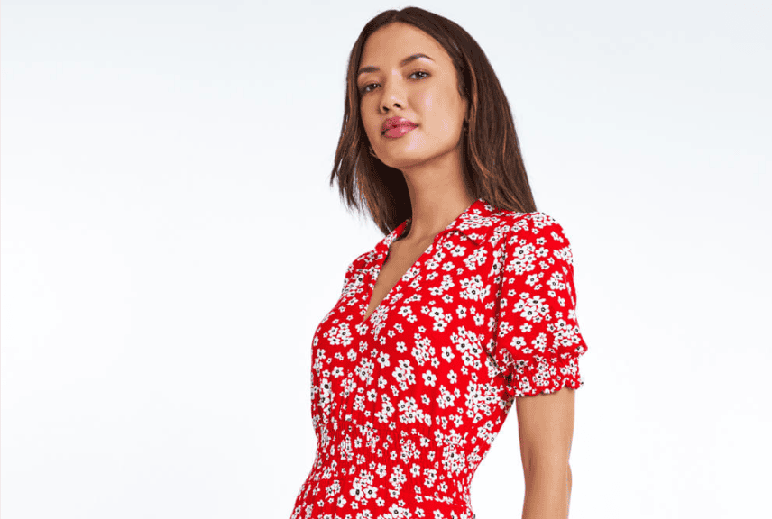 ELBİSELERDE YAZ İNDİRİMLERİ